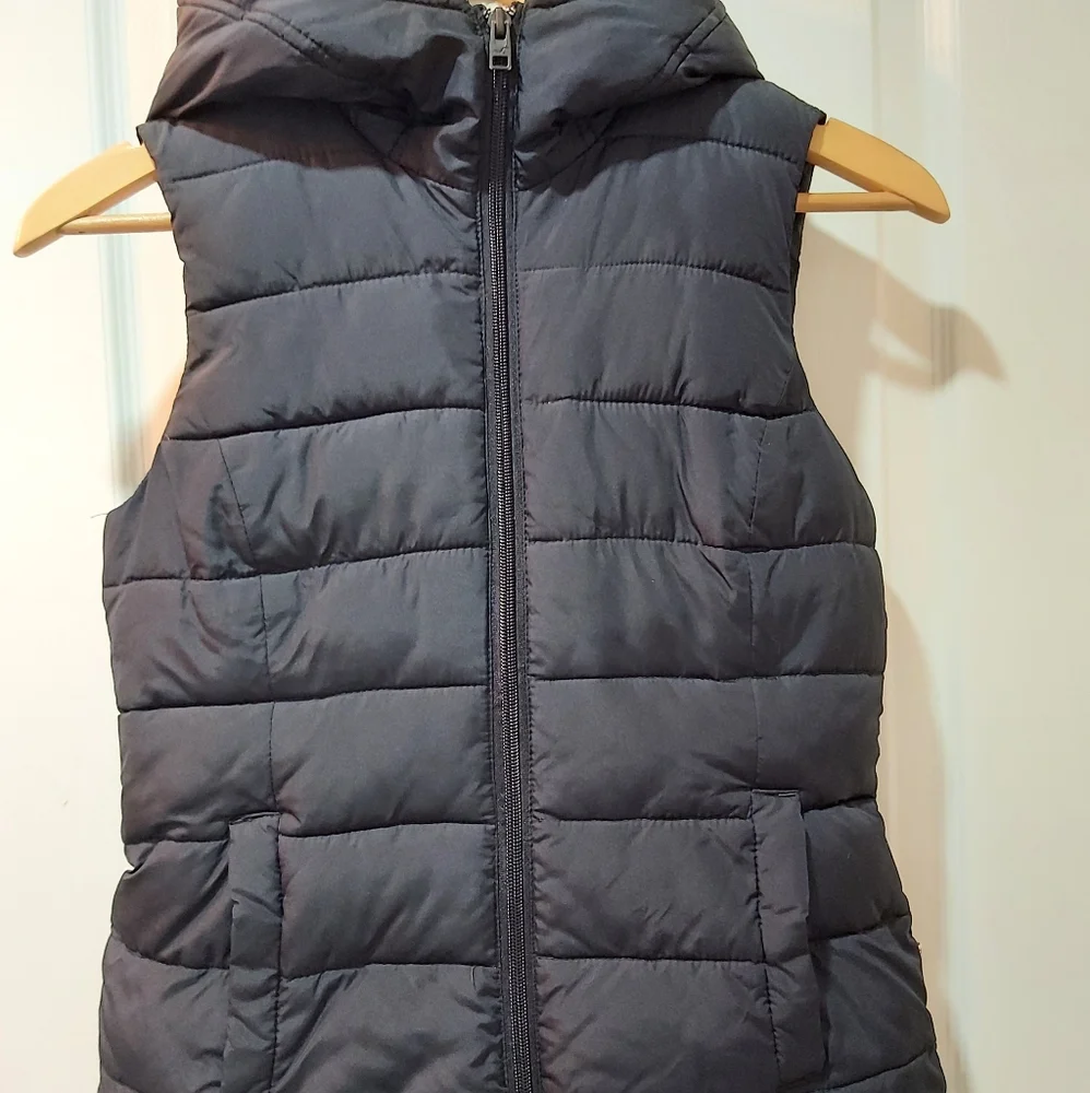 Hollister Sherpa Lined Quilted Puffer Vest. Size: XS, Color: Blue - Picture 1 of 8